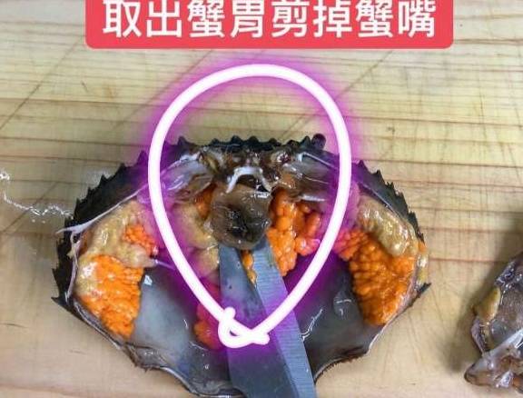 酒蒸螃蟹为什么死掉的螃蟹不能吃，附带螃蟹清洗图解！哪儿能吃，哪儿不能吃，一目了然！