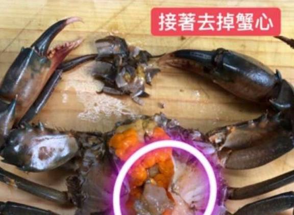 酒蒸螃蟹为什么死掉的螃蟹不能吃，附带螃蟹清洗图解！哪儿能吃，哪儿不能吃，一目了然！