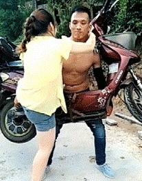 搞笑GIF：媳妇为什么死掉的螃蟹不能吃，你蒸的这锅黑螃蟹能吃吗？