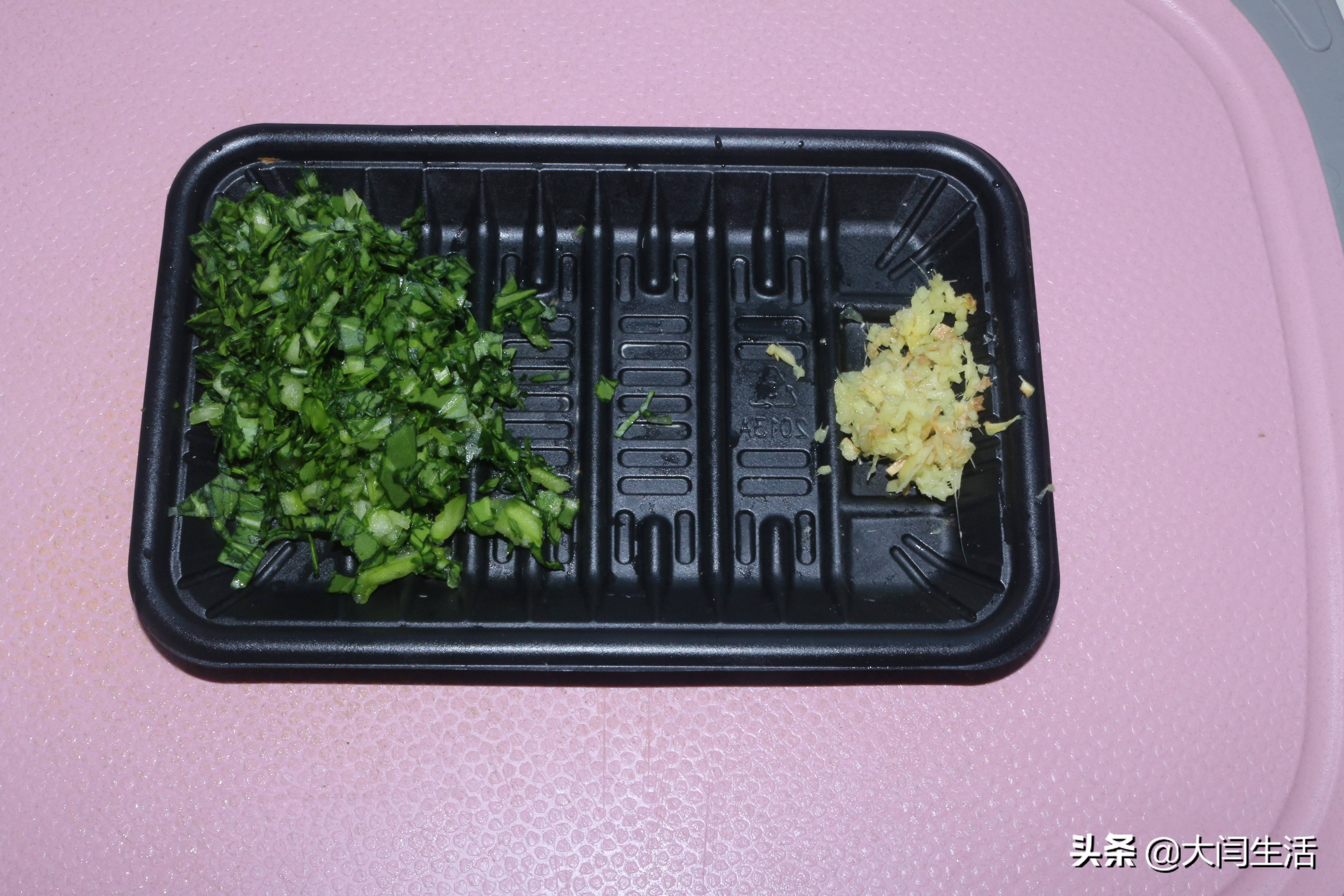 蛋炒饭还能吃出螃蟹味？1盘米饭为什么死掉的螃蟹不能吃，加2种食材，做金灿灿赛螃蟹炒饭