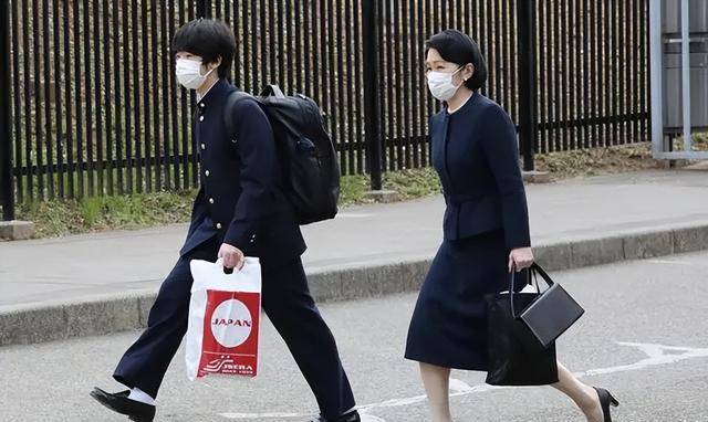 悠仁亲王孤僻、不合群遭同学排挤悠莱，女同学不愿意与悠仁进行配对